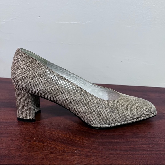 Stuart Weizmann Razmary pumps size 7 - Picture 13 of 16